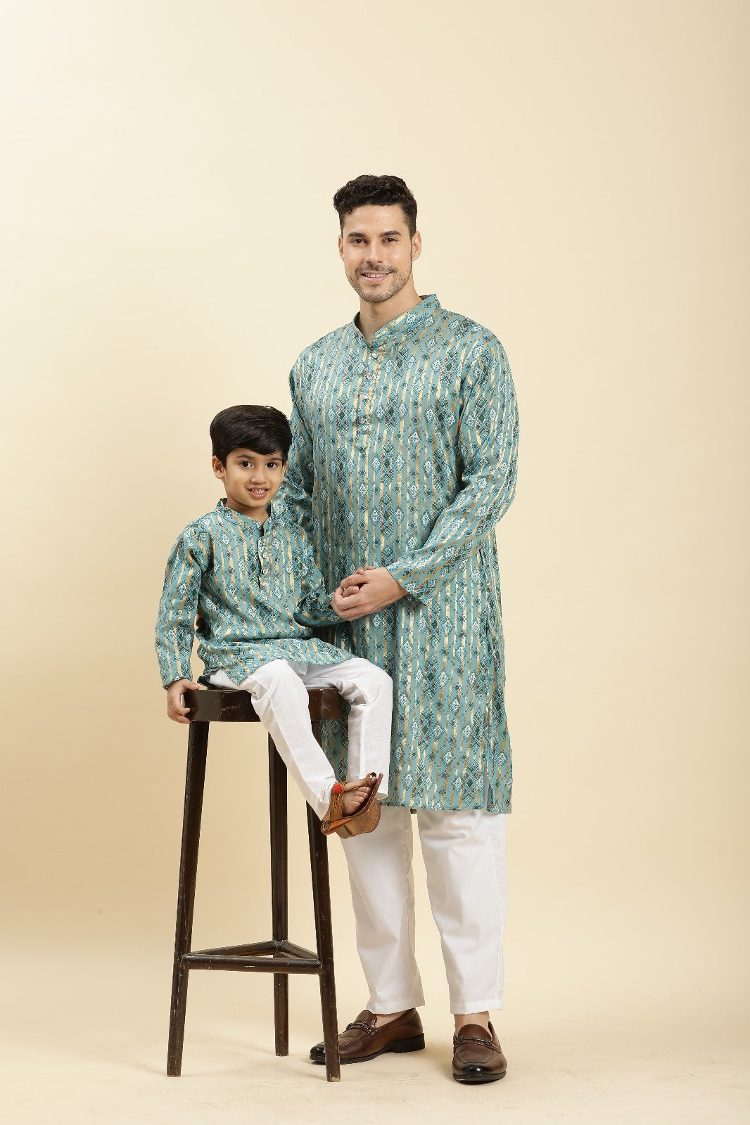 Buy Father-Son Aqua Blue Abstract Print Kurta Pajama Combo Set Online – Stuffieland